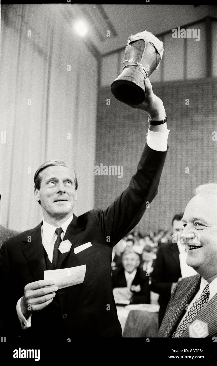 Trésorier Walter Leisler Kiep lors du congrès du parti de la CDU Banque D'Images