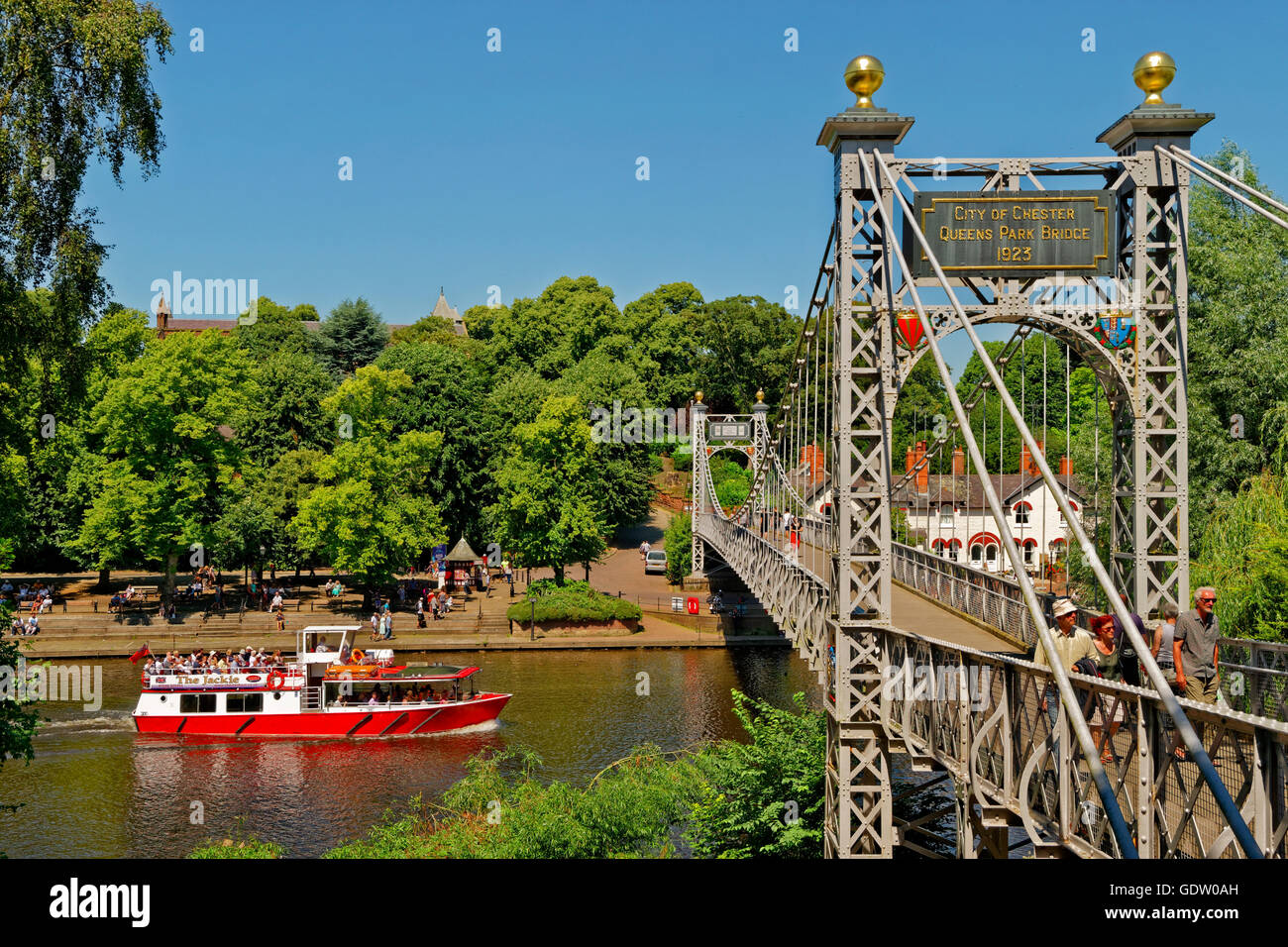 Queen's Park, pont et rivière Dee à Chester, ville du comté de Cheshire, Angleterre. UK Banque D'Images