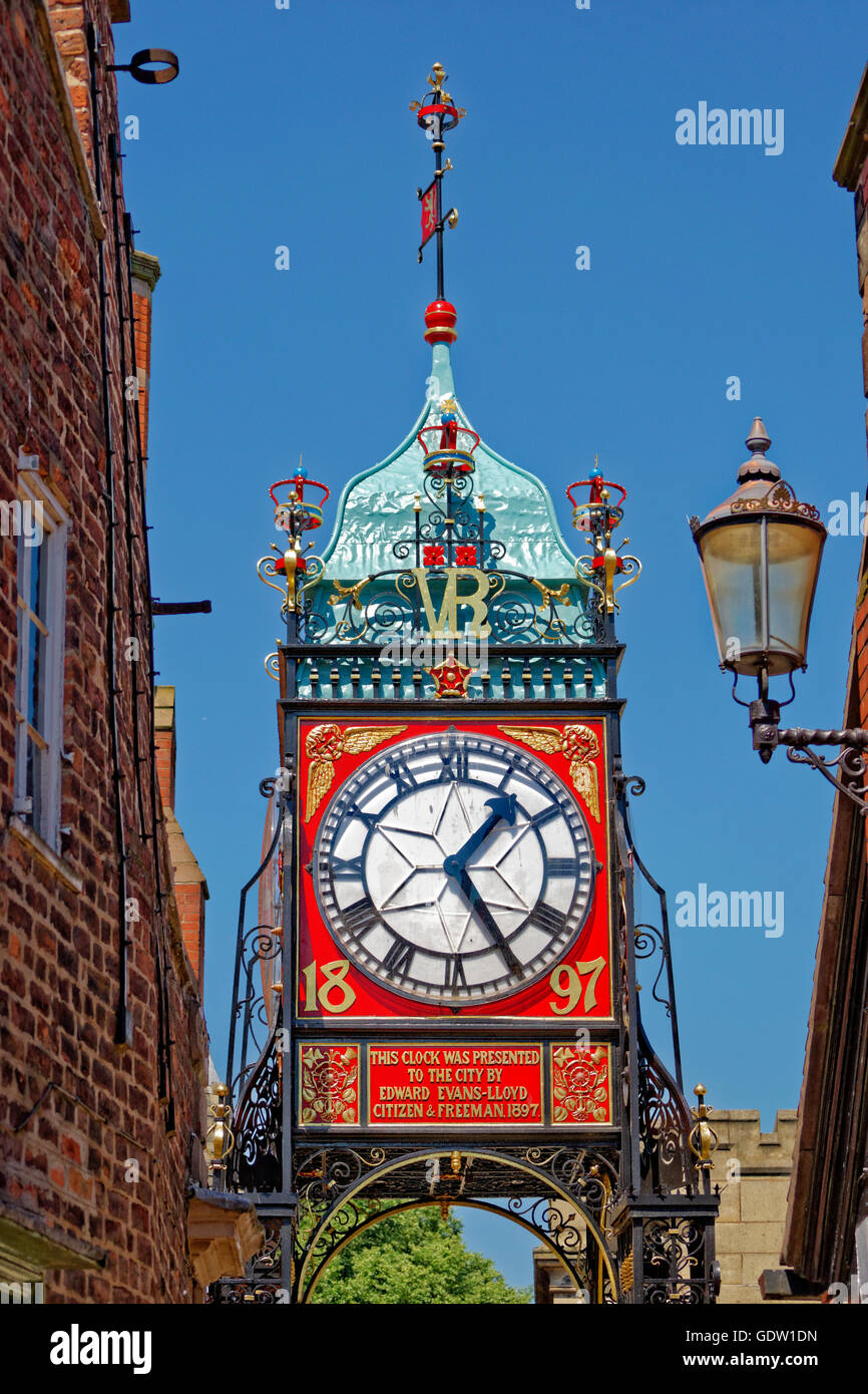 L'horloge de la ville, ville du comté de Chester, Cheshire, Angleterre. UK Banque D'Images