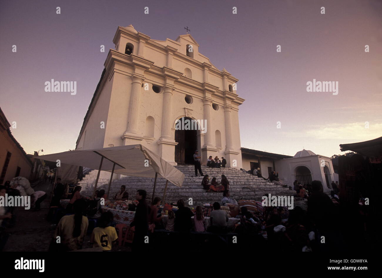 Les gens de clotes traditionnel dans le village de chichi ou de Chichicastenango au Guatemala en Amérique centrale. Banque D'Images