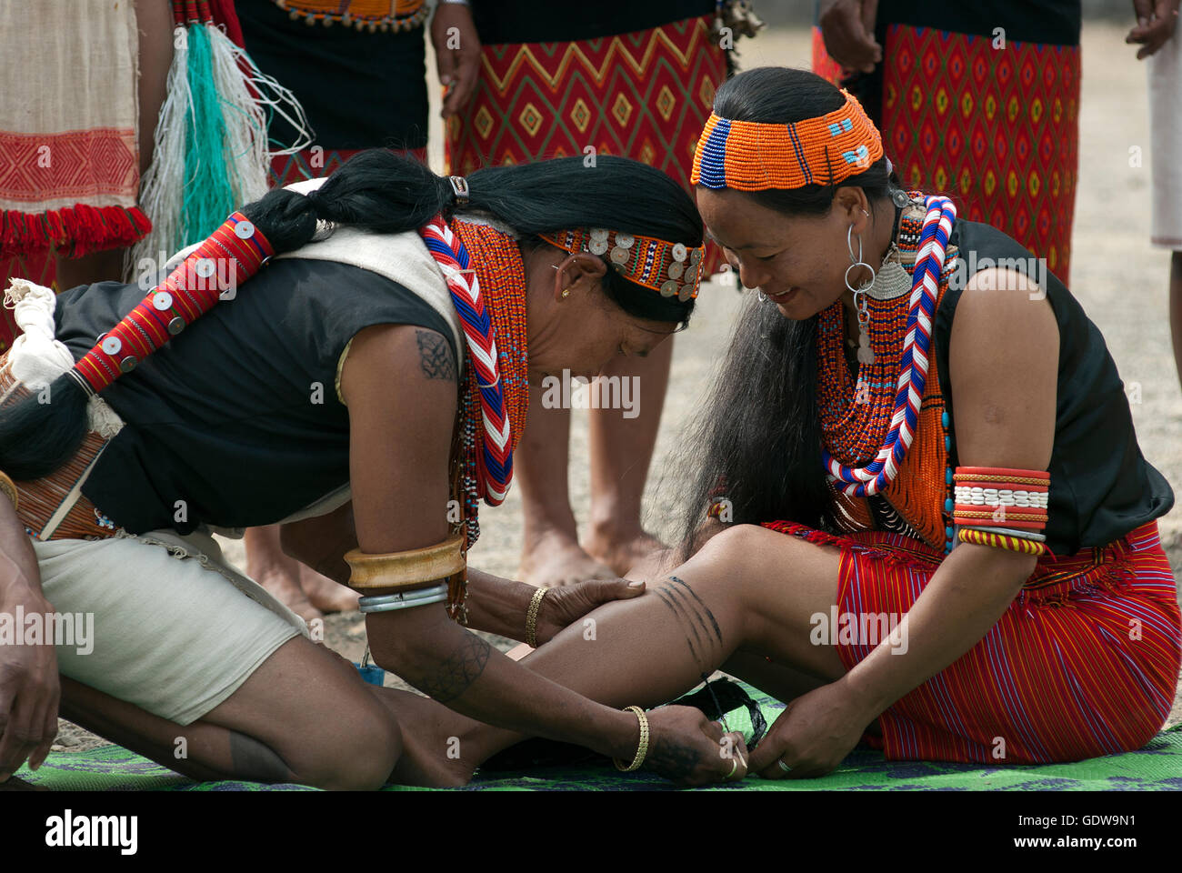 L'image de la tribu Konyak dame à Hornbill Festival, Nagaland, Inde Banque D'Images