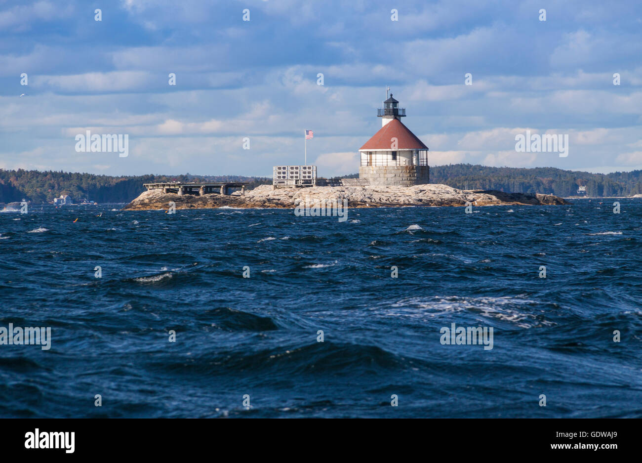 Phare de Cuckolds dans le port de Boothbay, sur la côte atlantique du Maine. Banque D'Images