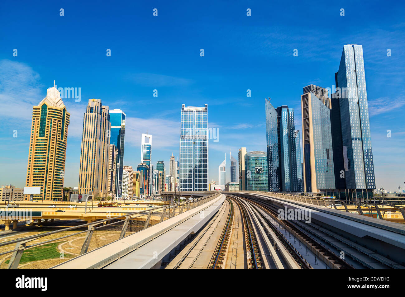 Gratte-ciel et de métro à Dubaï - ÉMIRATS ARABES UNIS Banque D'Images