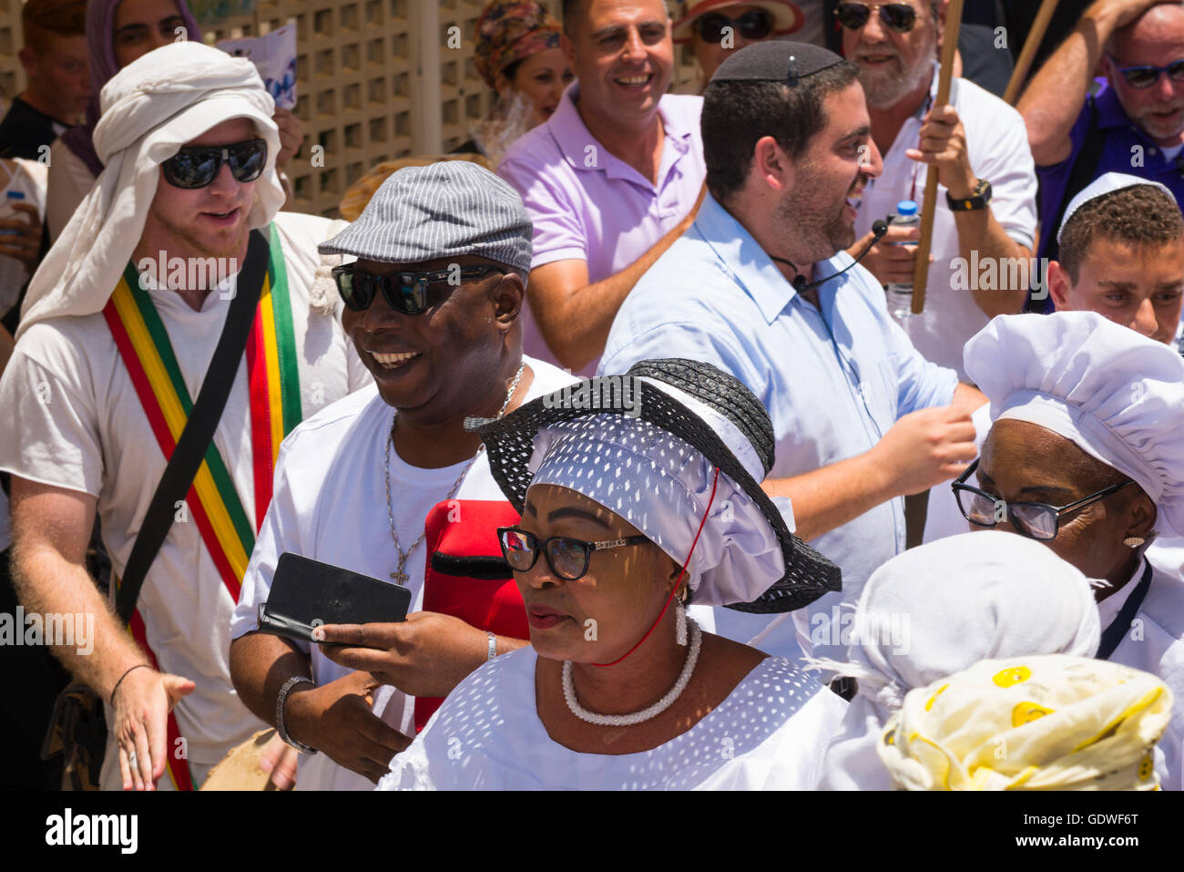 Israël Jérusalem vieille ville d'Afrique noire se mêlent américains bénéficiant d'une bar-mitsva barmitzvah road street parade Banque D'Images