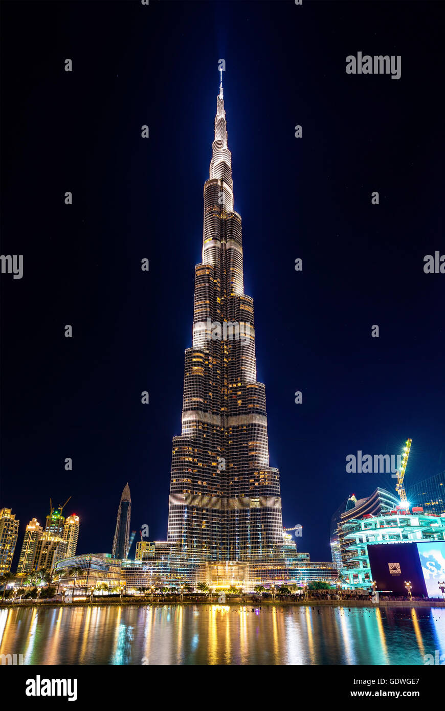 Dubaï, Émirats arabes unis - 28 DÉCEMBRE : Vue de nuit sur la tour Burj Khalifa dans Du Banque D'Images