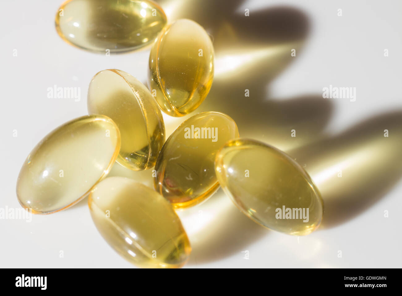Un gros plan de la vitamine D les gélules. Banque D'Images