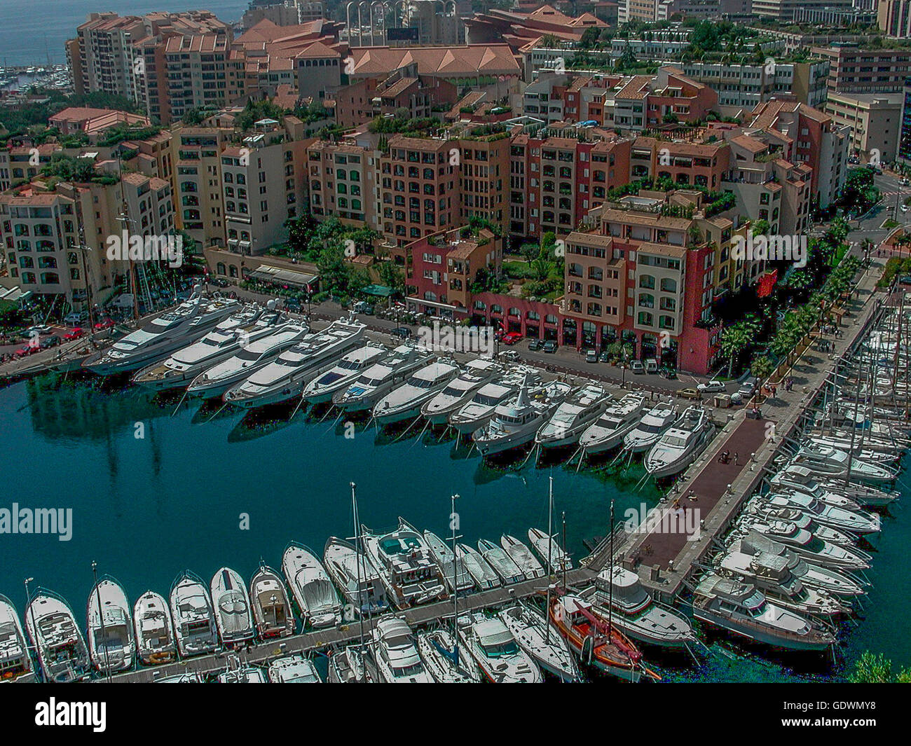 Le port de Fontvieille vu de la place du palais, Monaco Banque D'Images