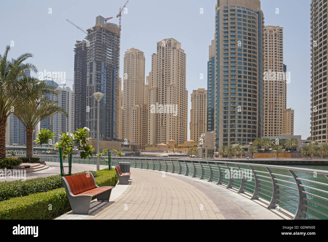 Passerelle piétonne à Dubaï Marina District Banque D'Images