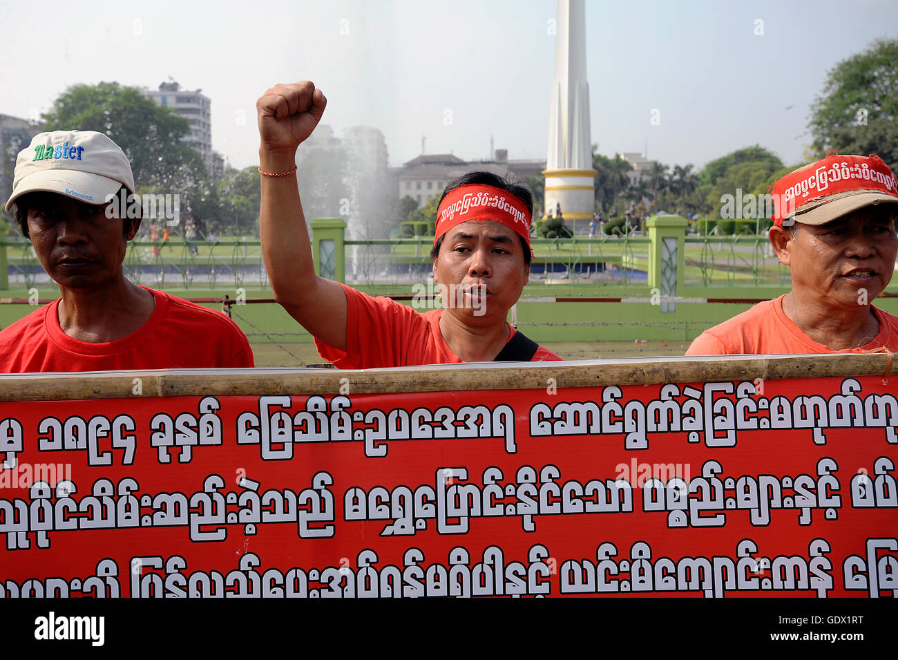 Protestant contre les propriétaires fonciers Banque D'Images