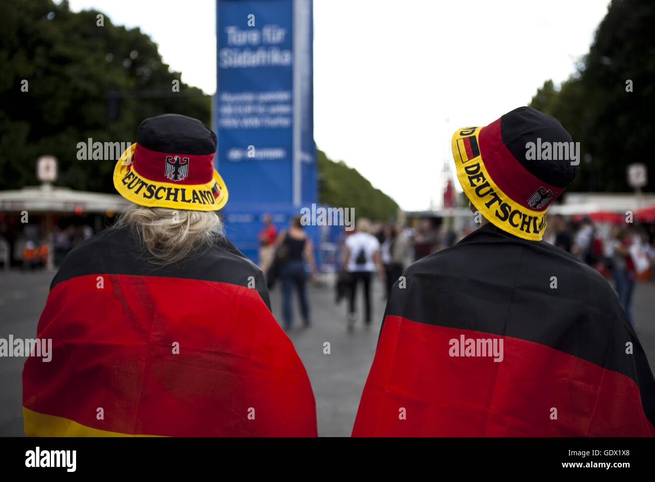 Les fans de football sur le ventilateur allemand mille à la Coupe du Monde de football à Berlin, Allemagne, 2010 Banque D'Images