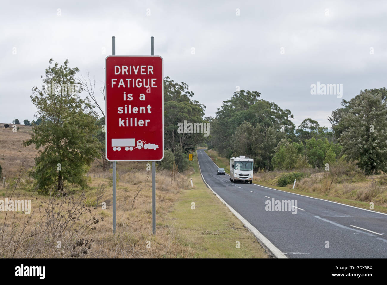 Panneau d'avertissement avisant les automobilistes à faire une pause. Queensland Australie Banque D'Images