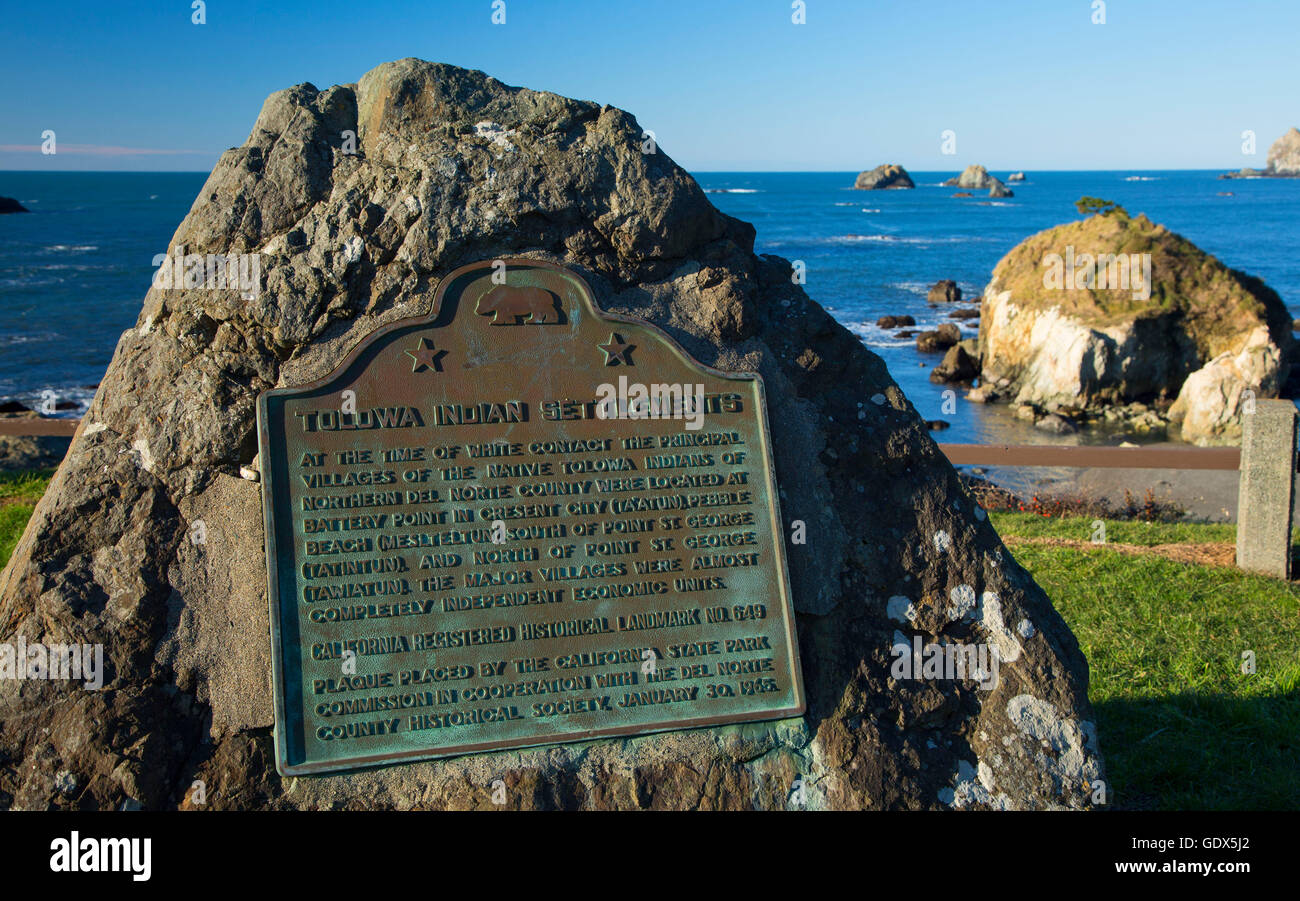 Plaque historique de l'État, Pebble Beach park, Crescent City, Californie Banque D'Images