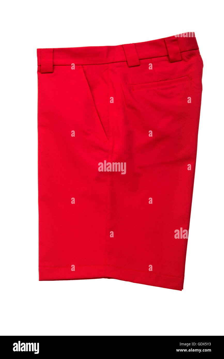 Pantalon court rouge pantalons pour hommes sur fond blanc Banque D'Images