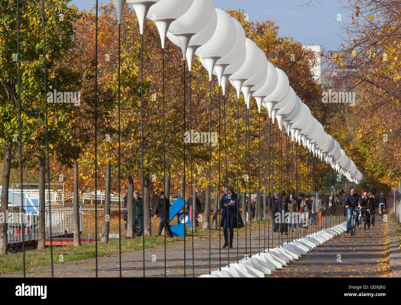 Lichtgrenze (frontière de la lumière) sur le 25e anniversaire de la chute du Mur de Berlin Banque D'Images