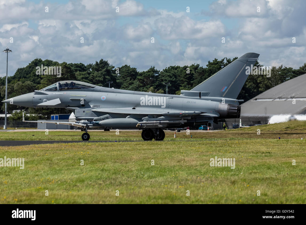 RAF typhoon jet avion atterrit au Farnborough International Air Show 2016 Banque D'Images