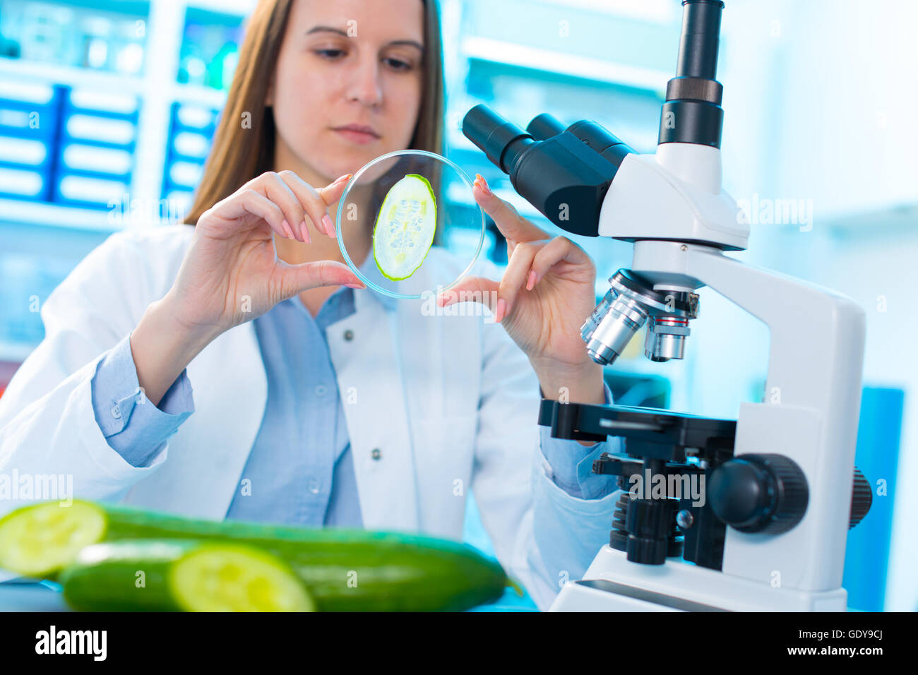 Contrôle de l'alimentation sur le contenu d'herbicides et de pesticides Banque D'Images