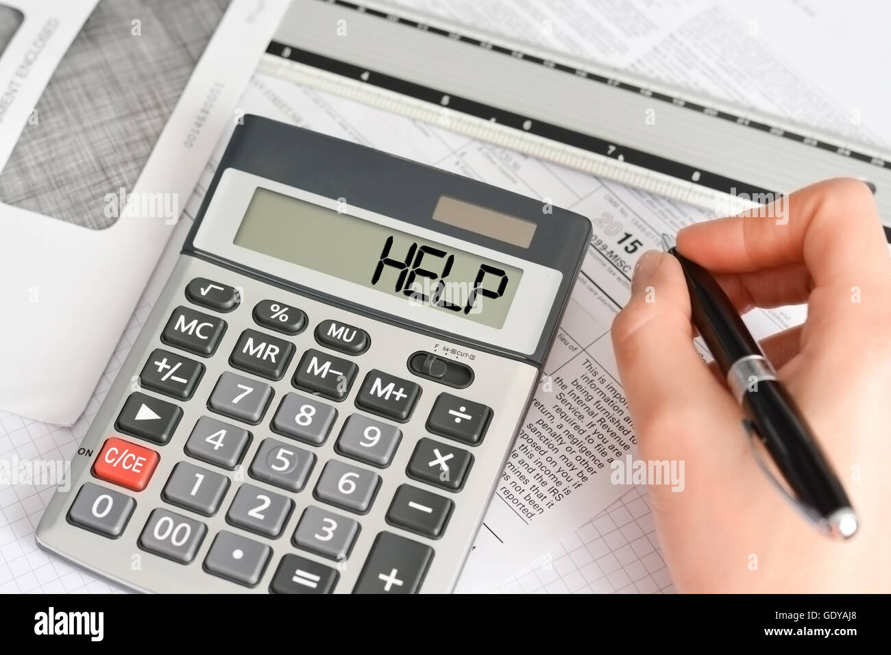 Besoin d'aide ou d'assistance avec calcul des impôts Banque D'Images