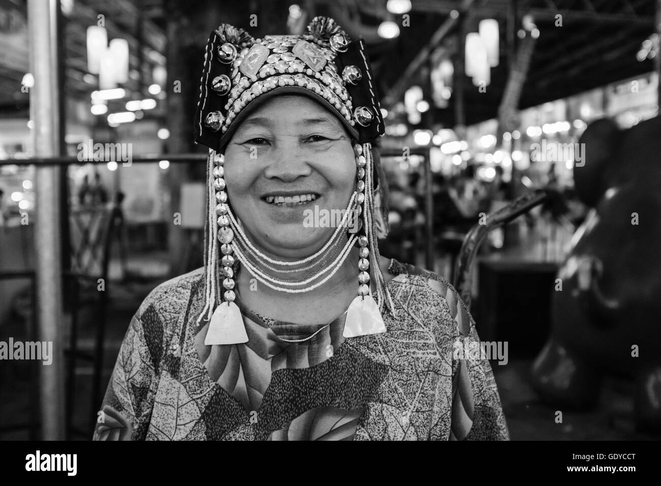 Hill top chef tribu avec pignon sur la vente de biens à Chiang Mai street market,Thailand Banque D'Images