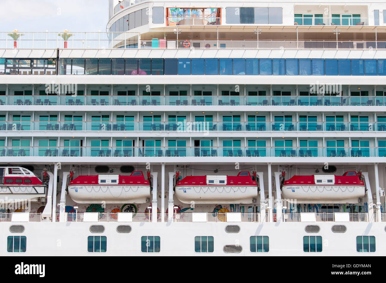 Côté d'un navire de croisière Banque D'Images