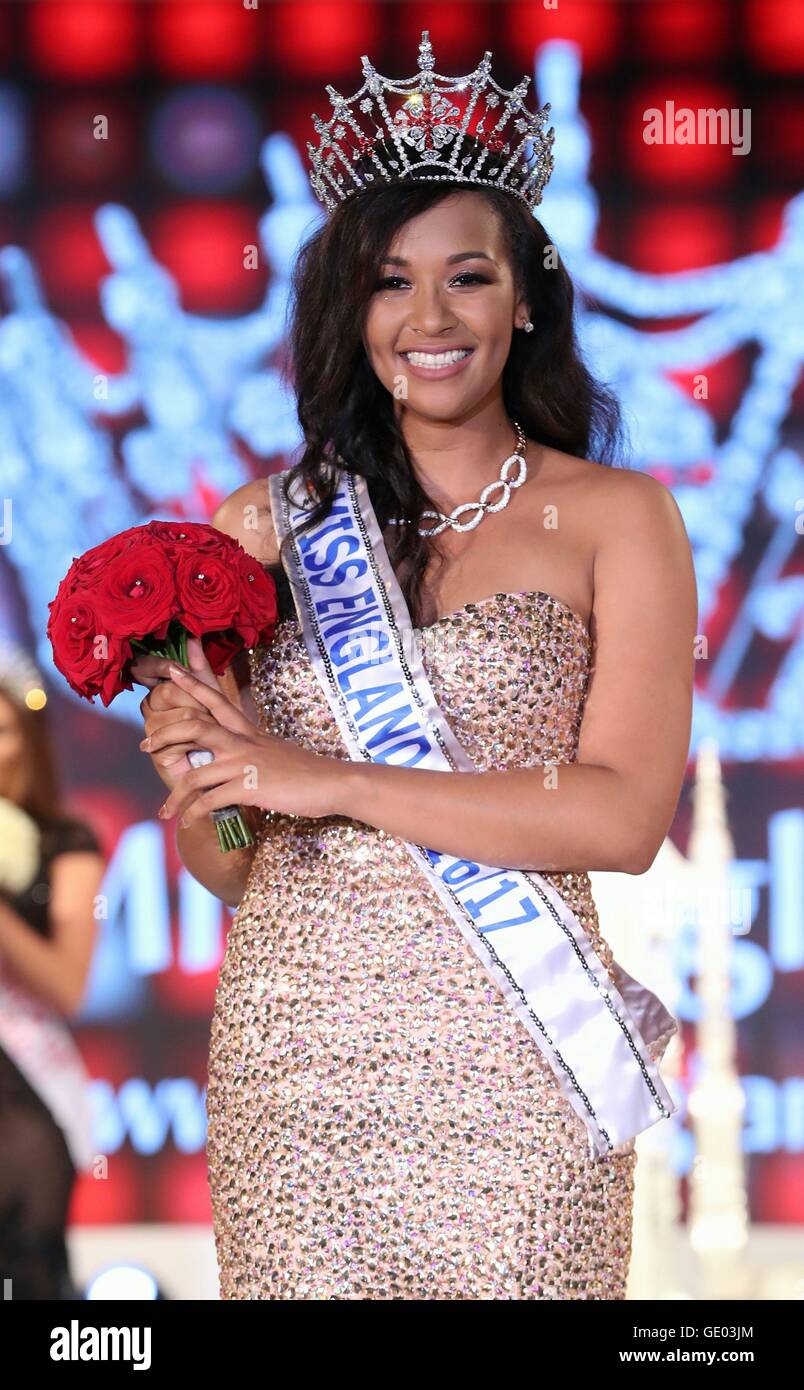 Mme Preston Elizabeth Grant remporte le concours de Miss Angleterre 2016 tenue à l'hôtel de Foral, Southport. Banque D'Images