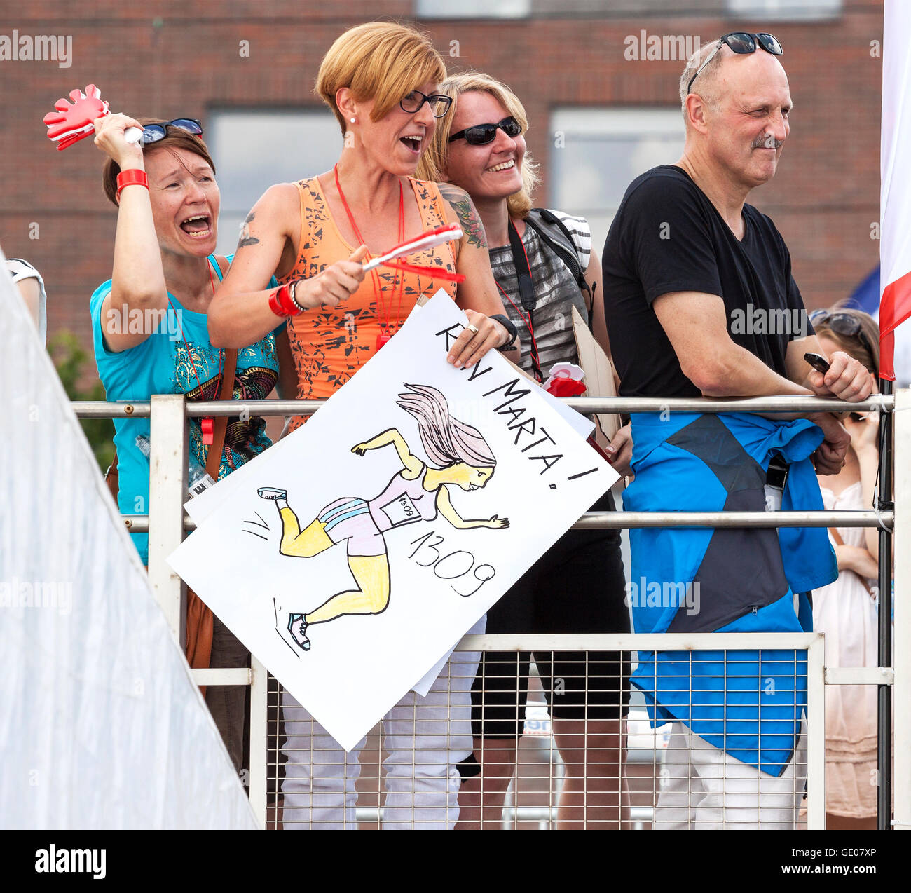 SZCZECIN, POLOGNE - Juillet 06, 2014 : Fans et supporters lors premier triathlon Szczecin Course. Banque D'Images