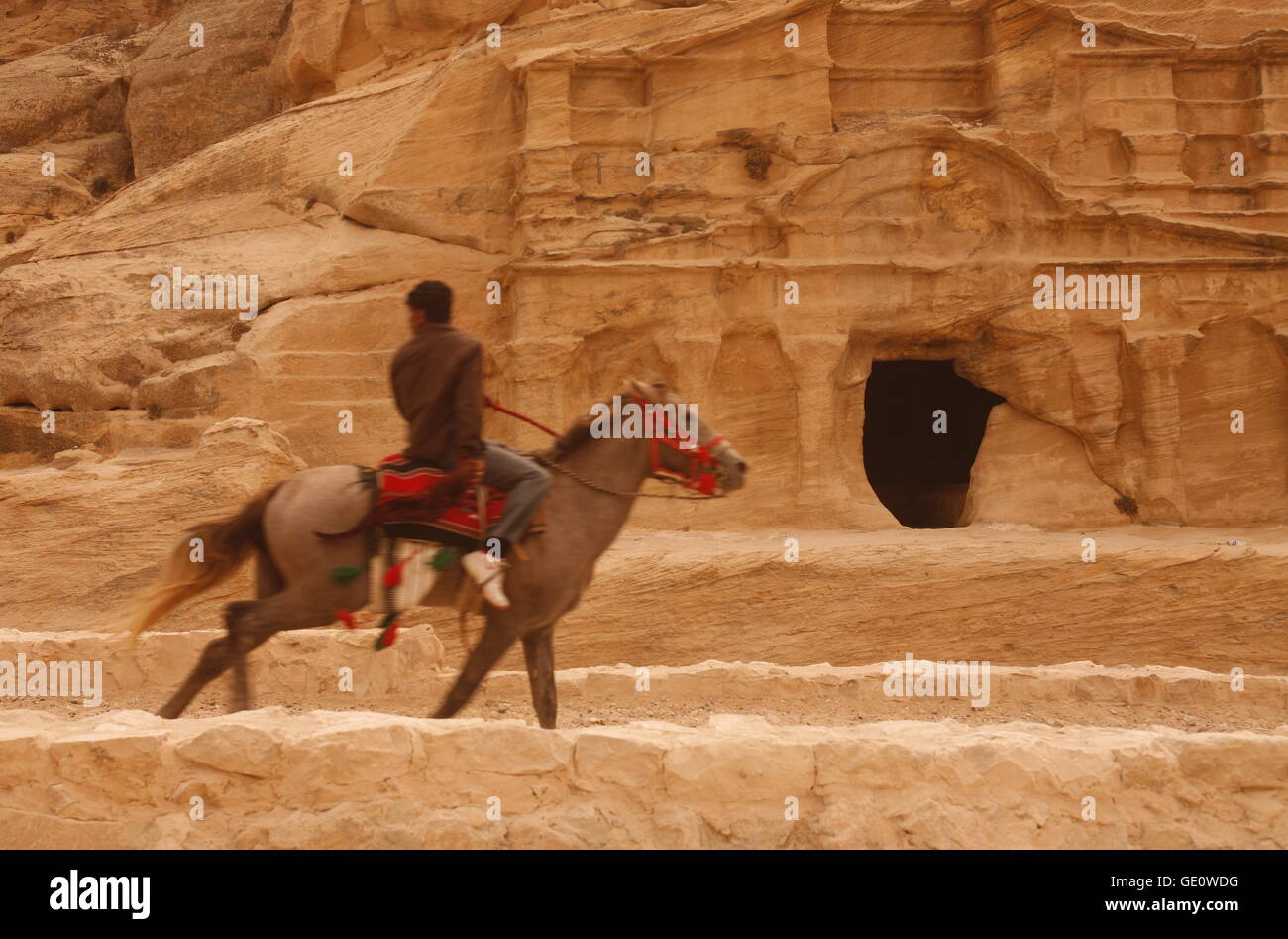 La Porte Bab as Siq rue avec l'Obélisque tombe et le Bab comme Siq Triclinium dans la ville de Temple de Pétra en Jordanie au milieu ea Banque D'Images