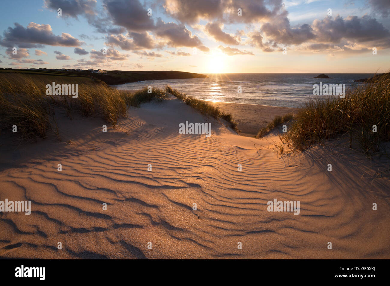 Sable striée et des dunes de sable au coucher du soleil, plage de Crantock, Crantock, près de Newquay, Cornwall, Angleterre, Royaume-Uni, Europe Banque D'Images