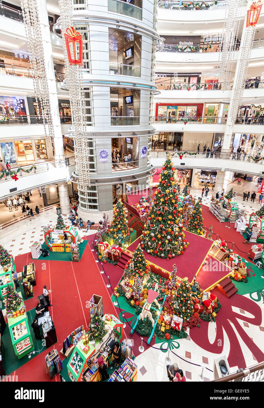 Noël en Malaisie, Suria KLCC's premier centre commercial avec 6 niveaux de points de vente et plus de 320 magasins. Banque D'Images