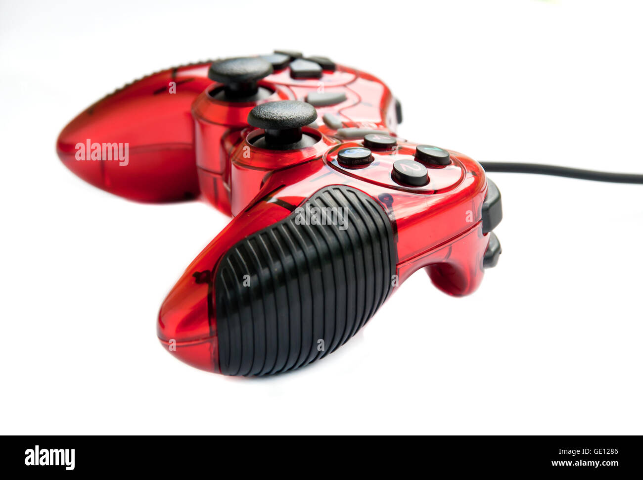 Contrôleur de jeu joystick rouge isolé sur fond blanc Banque D'Images