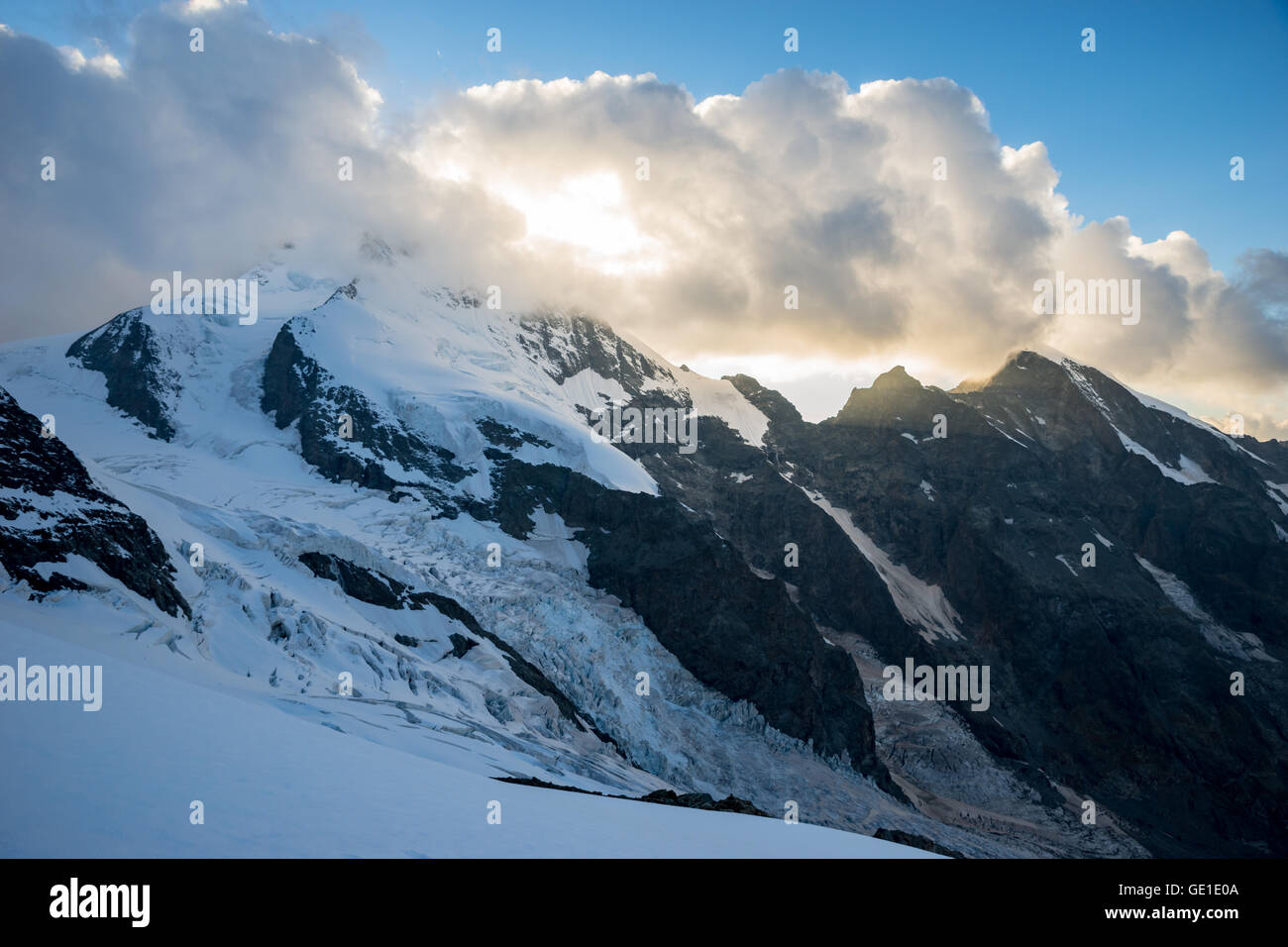 Coucher de soleil sur glacier dans les Alpes Suisses, Suisse Banque D'Images