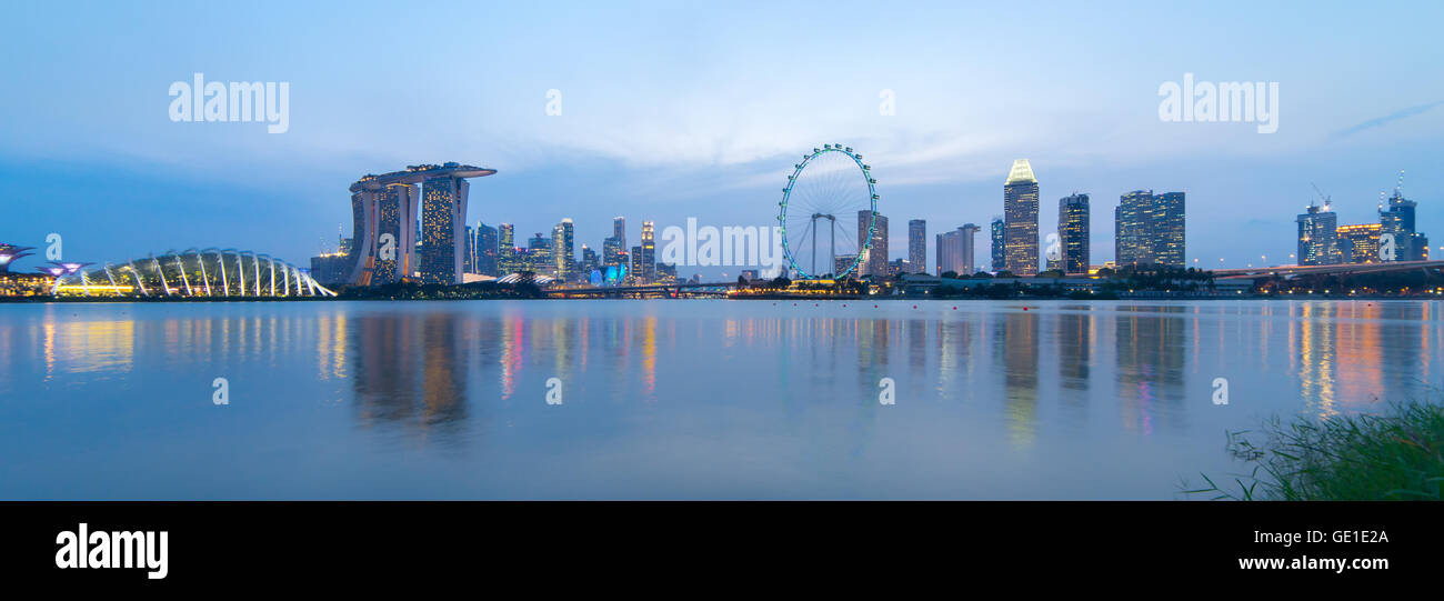City skyline at sunset, Marina Bay, Singapour Banque D'Images