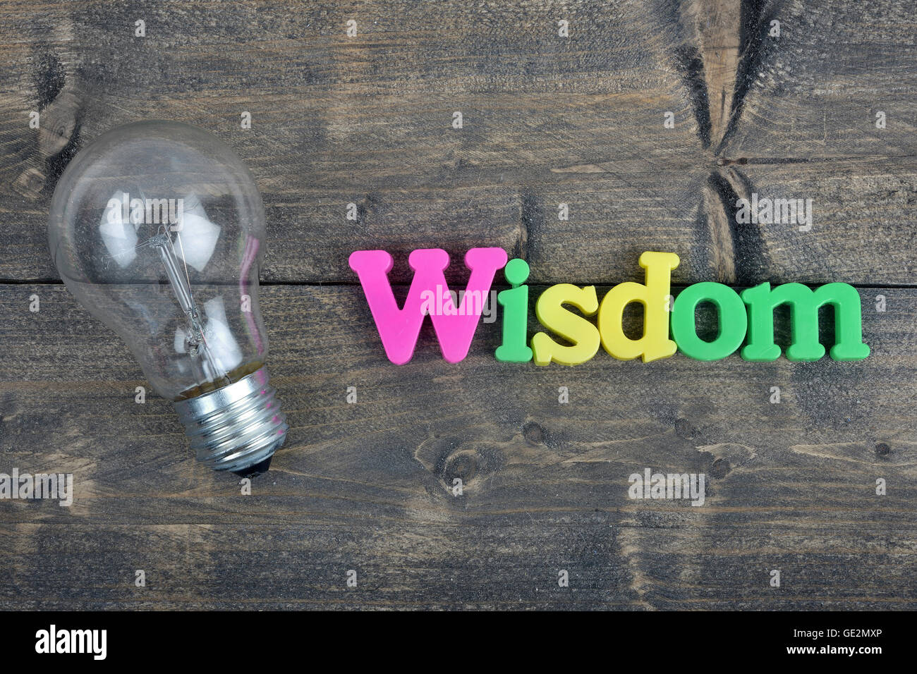 Parole de sagesse sur table en bois Banque D'Images