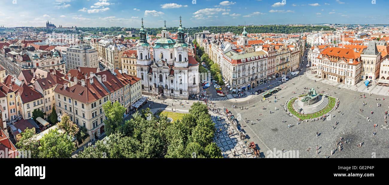 Vue panoramique de la place de la vieille ville de Prague. Banque D'Images