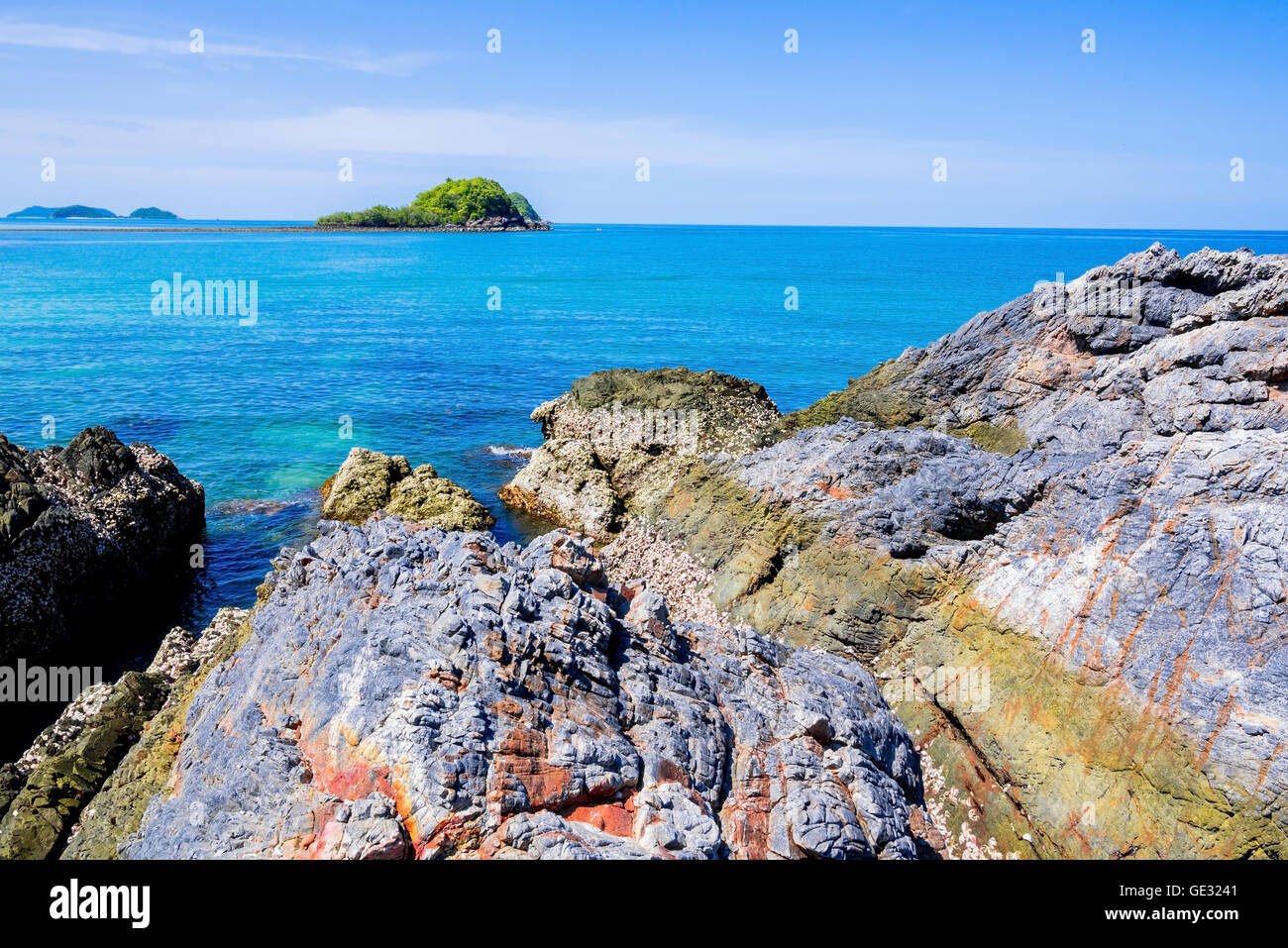 Belles îles en Thaïlande. snorkeling paradis avec de l'eau de mer claire et pierres beach Banque D'Images