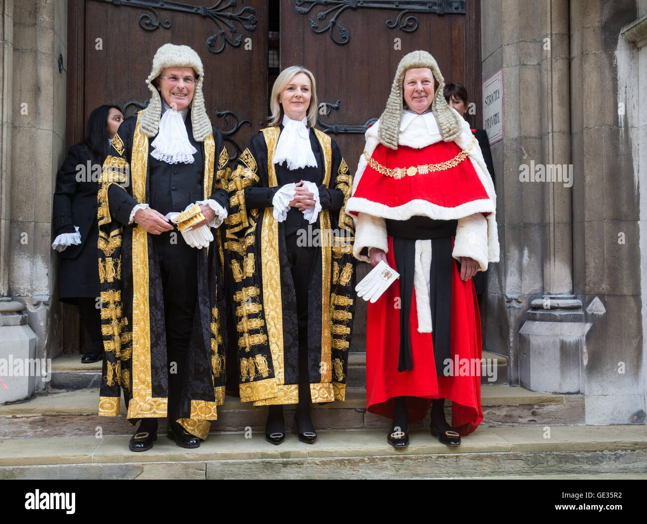 Liz Truss,secrétaire de la Justice, est assermenté comme le lord chancelier à la Royal Courts of Justice. Banque D'Images