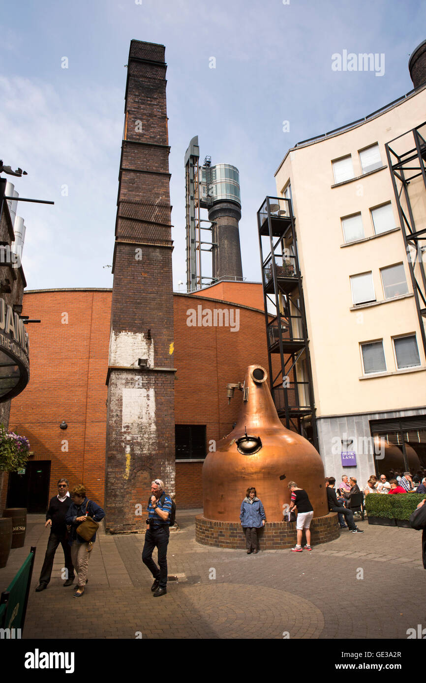L'Irlande, Dublin, Smithfield, Bow Street, Old Jameson distillerie de whisky de l'attraction, le cuivre toujours en cour Banque D'Images