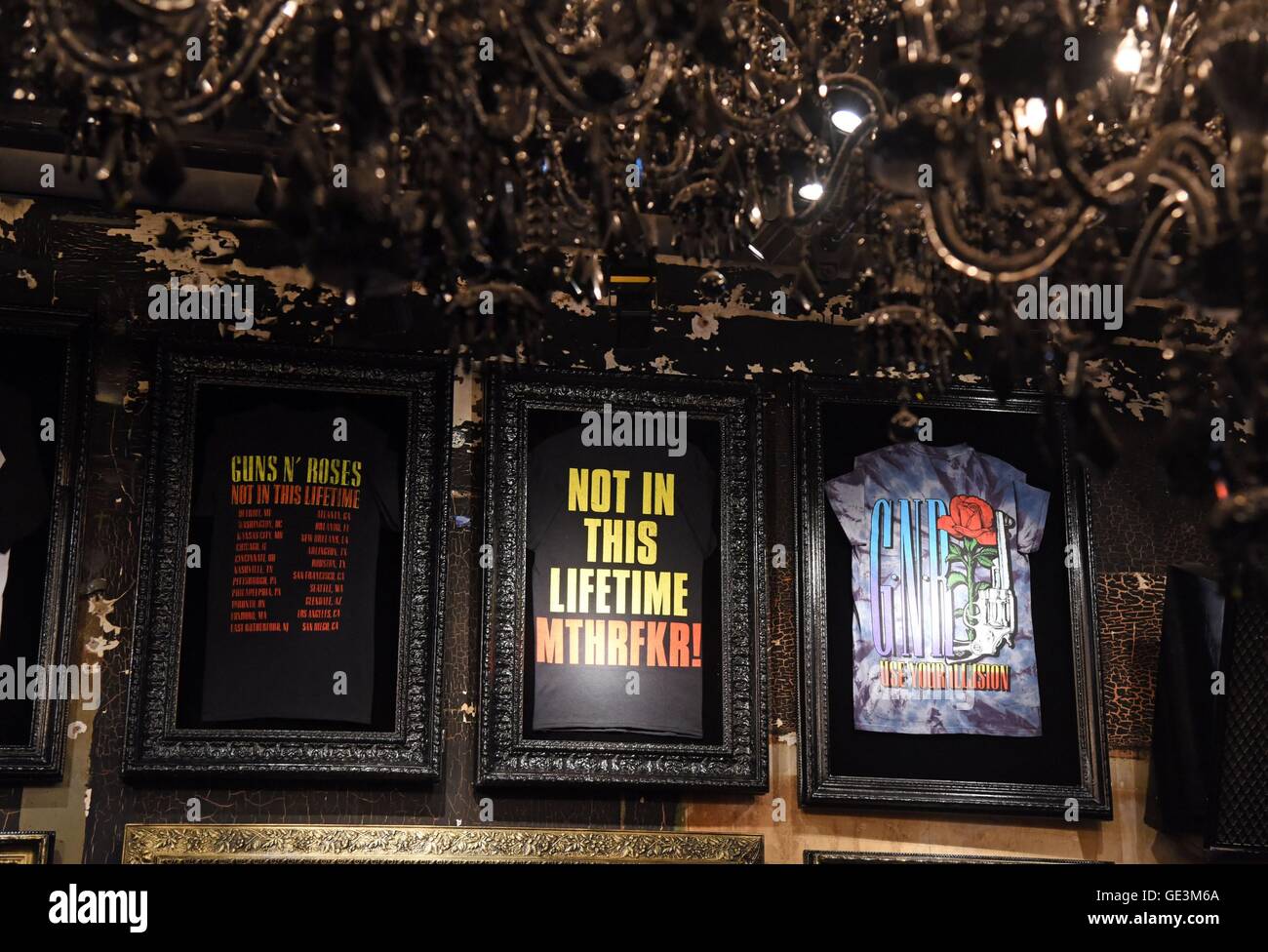 Dans l'atmosphère de spectateurs dans Guns N' Roses pas dans cette vie d' Kick off event, John Varvatos Bowery, New York, NY 22 juillet 2016. Photo par : Derek Storm/Everett Collection Banque D'Images