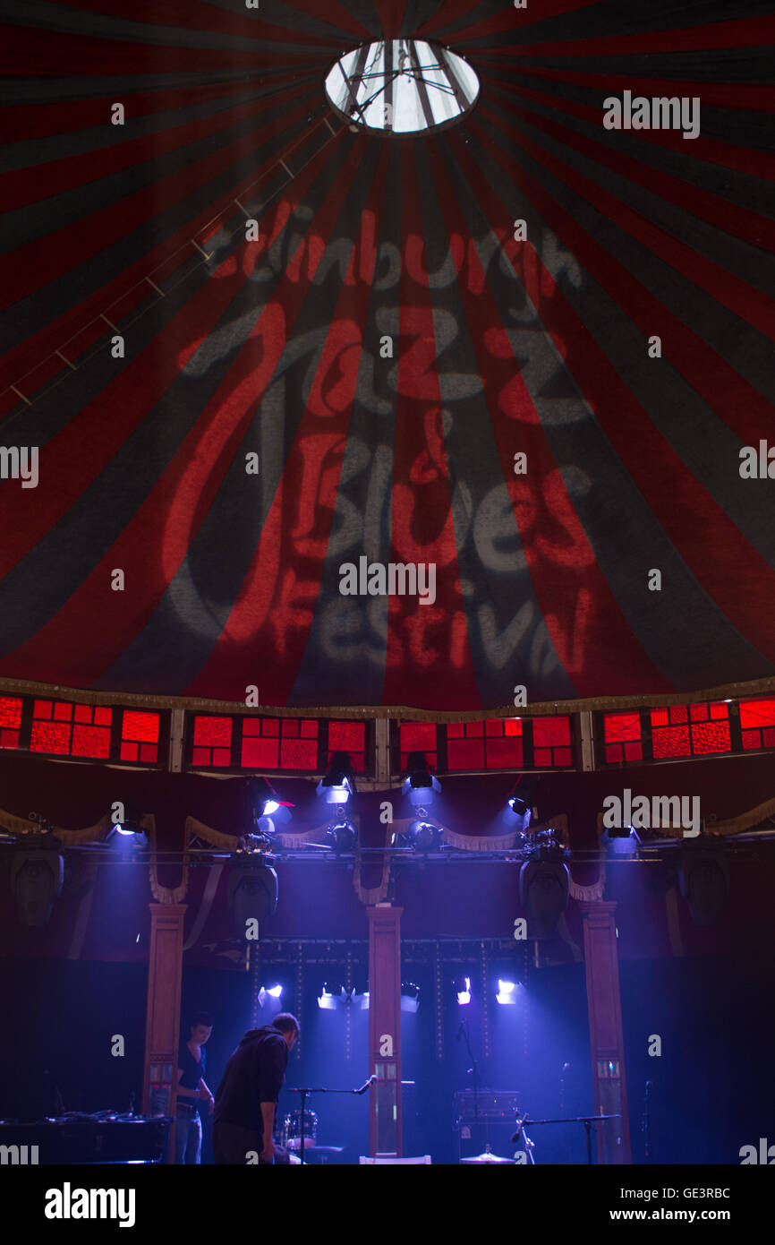 Edinburgh Scotland UK, vendredi 22 juillet 2016. L'intérieur de la Spiegeltent dans le St Andrews Square, l'un des lieux de la Jazz and Blues Festival. Credit : InfotronTof/Alamy Live News Banque D'Images
