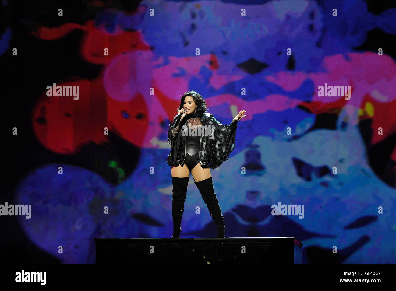 Toronto, Canada. 23 juillet, 2016. Demi Lovato chanteuse effectue au Centre Air Canada au cours de l'avenir tour maintenant. Credit : EXImages/Alamy Live News Banque D'Images