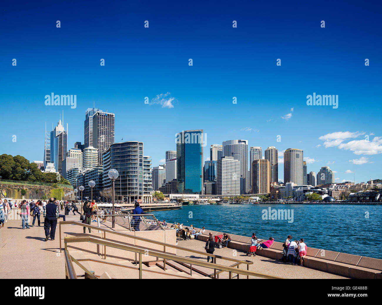 Centre de Sydney CBD salon skyline et Circular Quay en Australie à partir de la promenade au bord de l'eau Banque D'Images