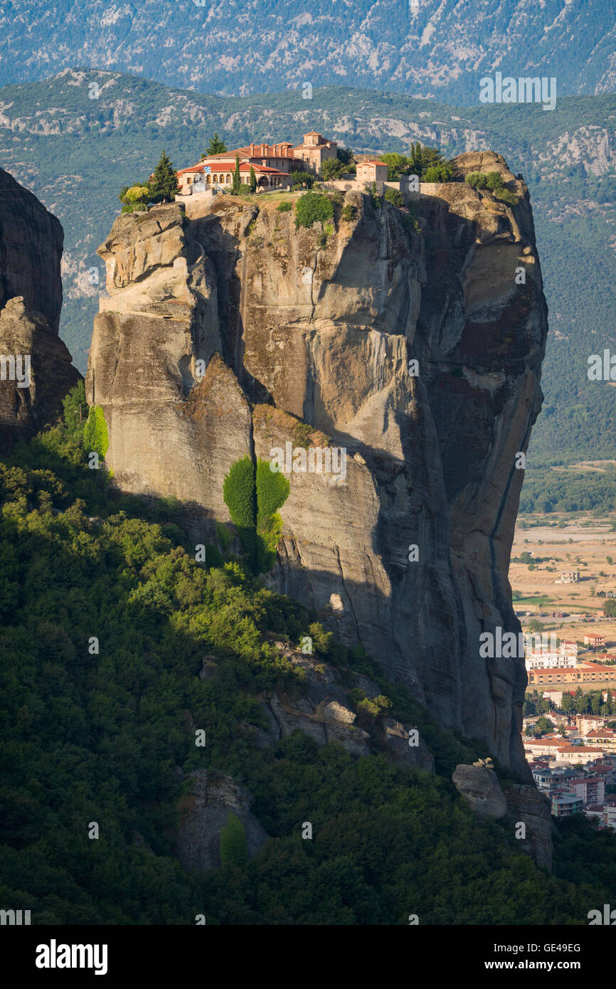 Météores, Thessalie, Grèce. L'Église orthodoxe du Monastère de la Sainte Trinité. En Grec, ou Ayías Triádhos Agia Triada ou Ayia Triada Banque D'Images