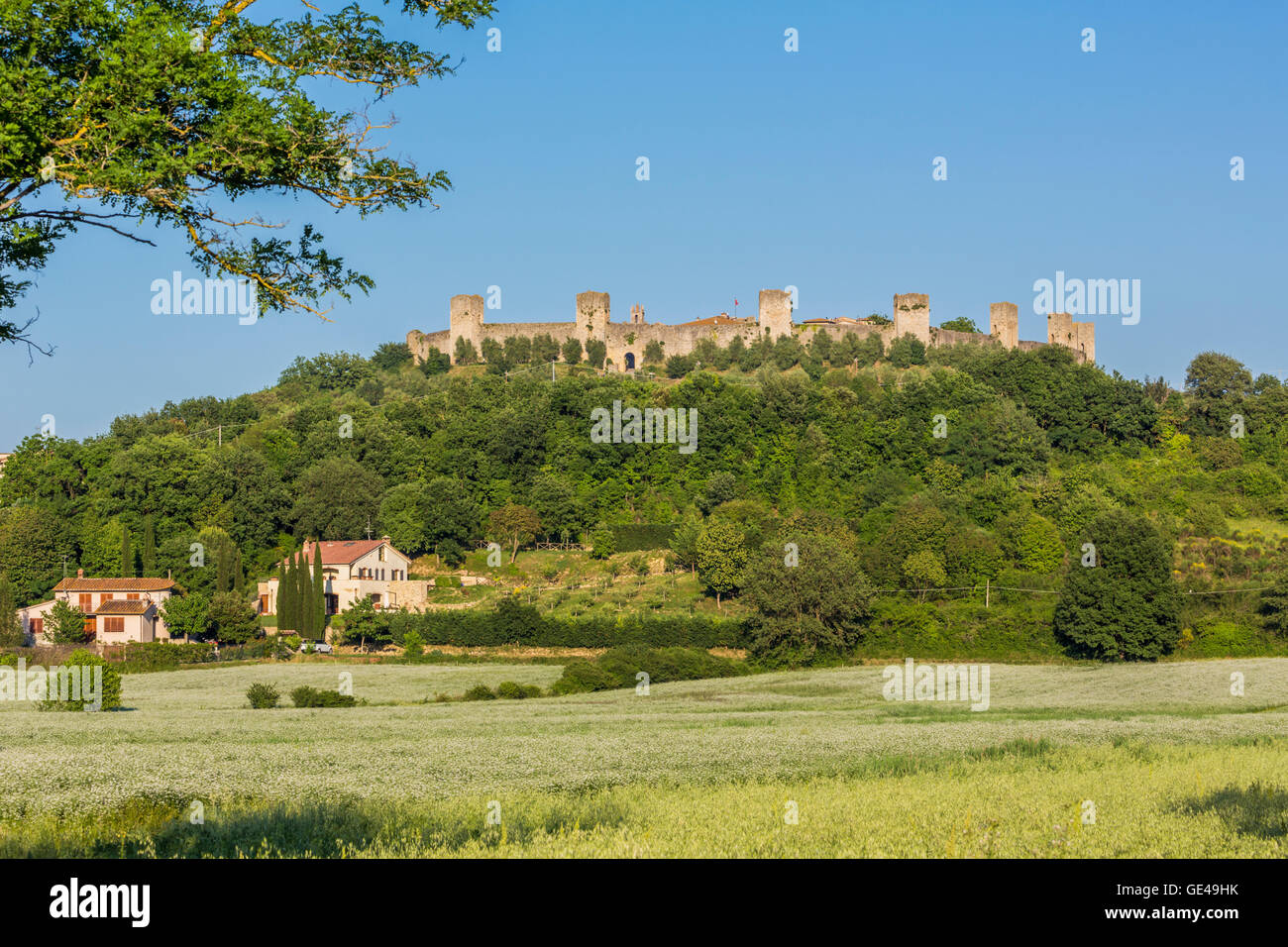 Monteriggioni, Province de Sienne, Toscane, Italie. Ville fortifiée datant du début du 13e siècle. Banque D'Images