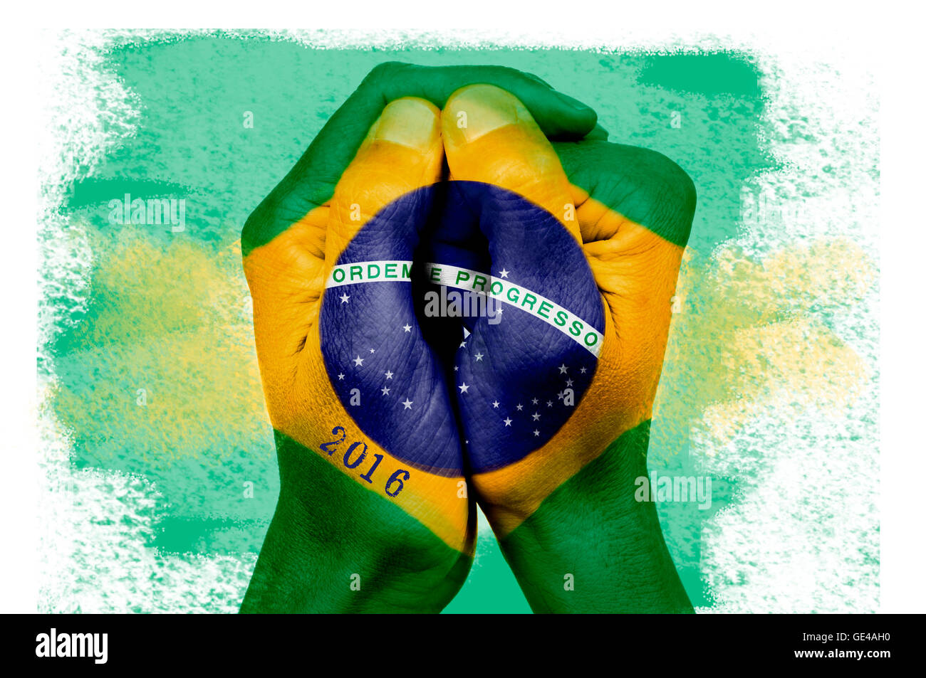 Gros plan des mains d'un jeune homme mis ensemble, avec le drapeau du Brésil et le nombre 2016 Banque D'Images
