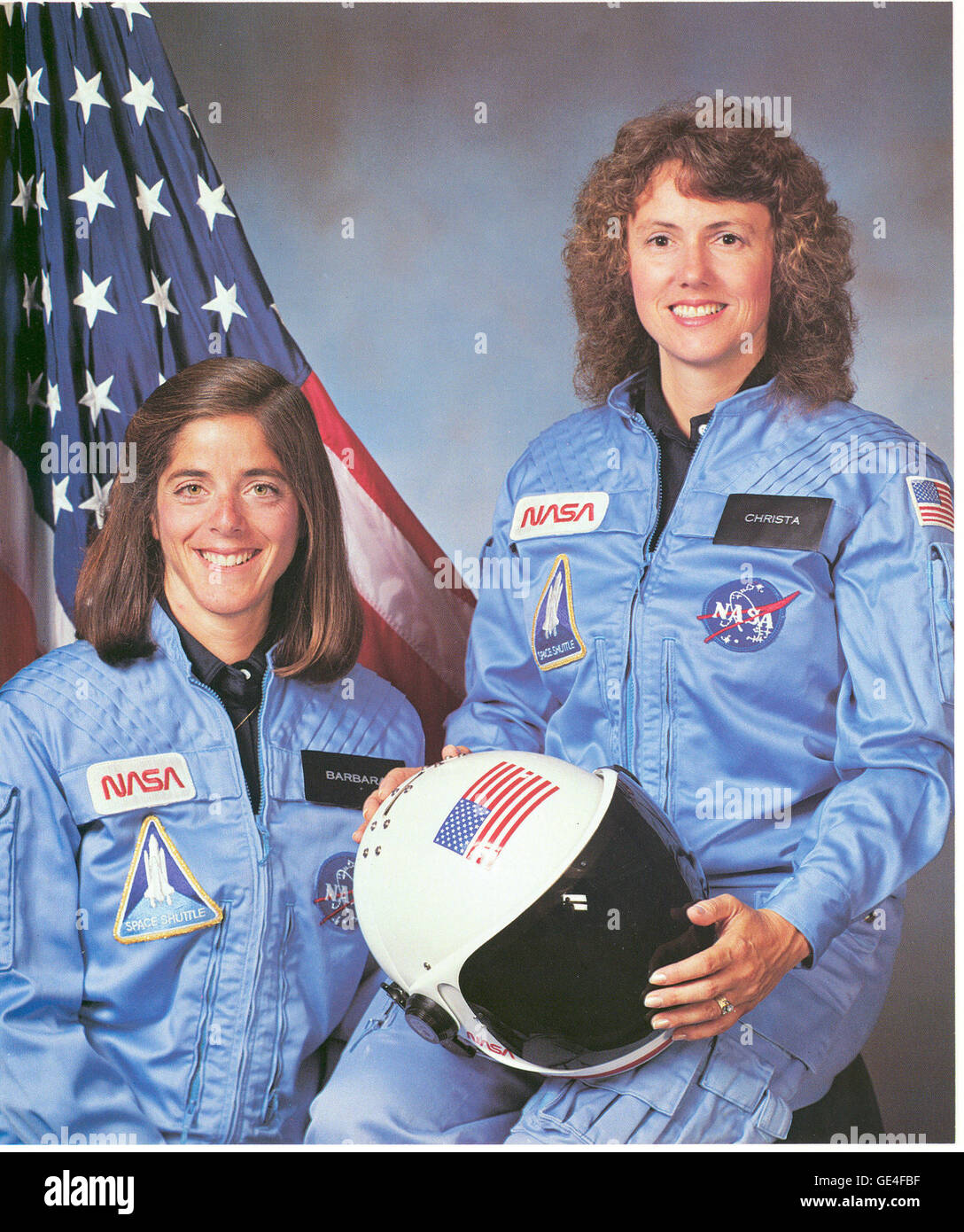 Christa McAuliffe, la première enseignante dans l'espace, et Barbara Morgan, membre de l'équipage de remplacement, ont participé à la mission STS-51L, qui s'est tragiquement terminée par l'explosion de l'orbiteur Challenger 73 secondes après le lancement le 28 janvier 1986. Banque D'Images