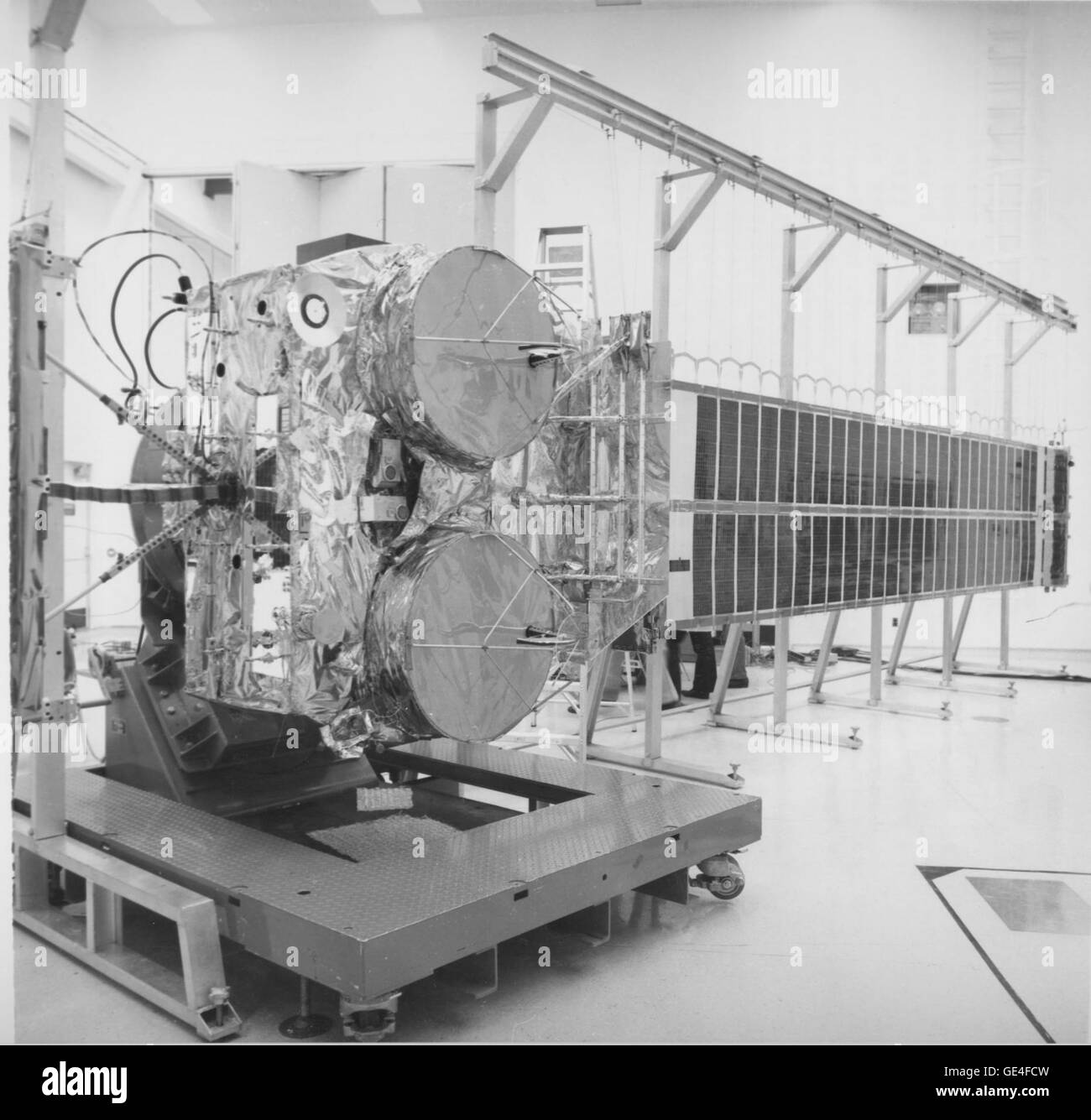 La technologie de communication satellite a été lancé à partir de la NASA au Centre spatial Kennedy, en Floride, le 17 janvier 1976 et a fonctionné jusqu'en octobre 1979. Ce haut-powered satellite a été le résultat d'un effort de cinq ans de la coopération internationale entre la NASA et le ministère des Communications. Le Canada a conçu et construit l'engin spatial de la NASA et de l'essai, lancé, et exploitant de la CTS. Les Canadiens plus tard renommé l'engin après le messager grec mythique dieu, Hermès. L'amélioration de l'émetteur 10 à 20 fois la puissance de diffusion des satellites de communication typiques de l'époque. Avec plus powe Banque D'Images