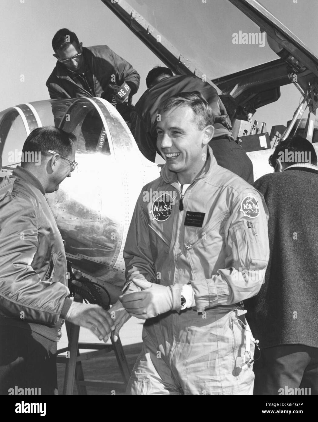 (22 décembre 1966) réaction du pilote Bruce Peterson après qu'il réalise le premier vol de l'aéronef HL-10. (Image #  E-16199) Banque D'Images