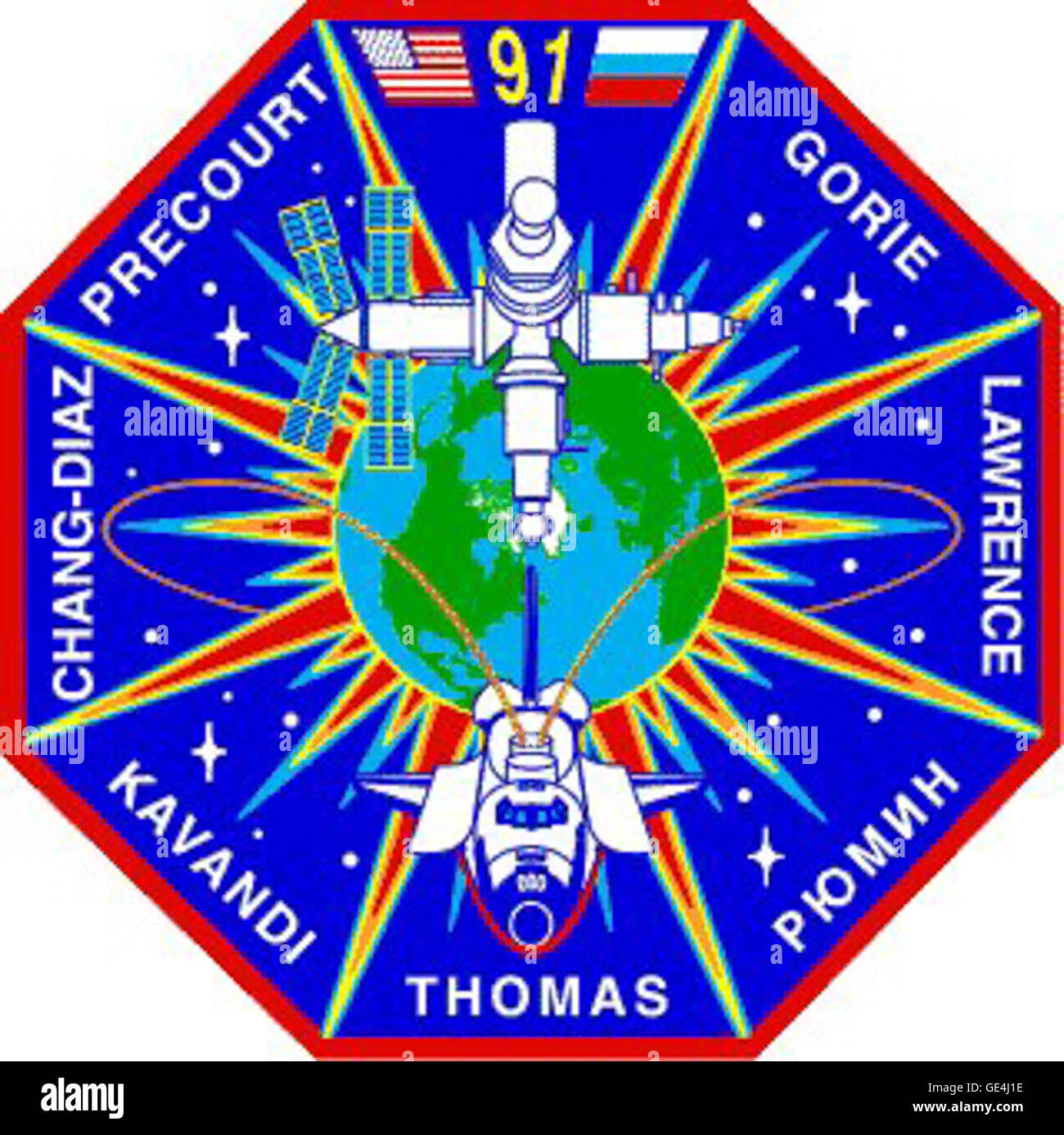 Lancement : le 2 juin 1998, 6:06:24 HAE Landing : 12 juin 1998, 2:00:18 HAE, centre spatial Kennedy, Floride : l'équipage de la navette spatiale Discovery : Commandant Charles J., pilote Precourt Dominic L. Pudwill Gorie, spécialistes de mission Wendy B. Lawrence Franklin, R. Chang-Diaz, Janet L. Kavandi et Valery Victorovitch Ryumin. STS-91 arrimé à l'ISS et conduit les membres de l'équipage, l'équipement et des fournitures. Andy Thomas est devenue officiellement membre de l'équipage de Discovery, l'achèvement de 130 jours de vie et de travail à bord de Mir. Le transfert s'est terminé un total de 907 jours passés par sept astronautes américains à bord de la Russie Banque D'Images