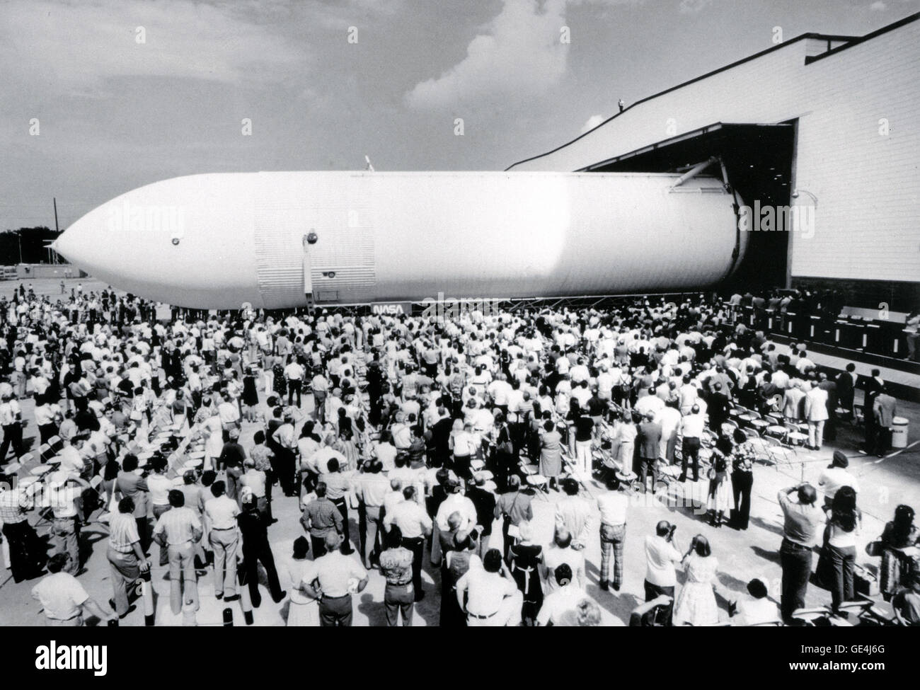 Le premier réservoir externe de la navette spatiale (ET), l'appareil propulsif principal Article Test (MPTA), rouleaux de la ligne d'assemblage sur 9 Septembre 1977 à l'Assemblage Michoud à la Nouvelle Orléans, Louisiane. Le MPTA a ensuite été transporté à la National Space Technology Laboratories (actuellement appelé Stennis Space Center) dans le sud de Mississippi, où il était utilisé dans l'essai statique de la navette tir groupe de trois moteurs principaux. Marshall Space Flight Center a été responsable de l'élaboration du réservoir externe. Réservoir externe contient deux réservoirs, un pour l'hydrogène liquide et l'autre pour l'oxygène liquide, et d'une plomberie Banque D'Images