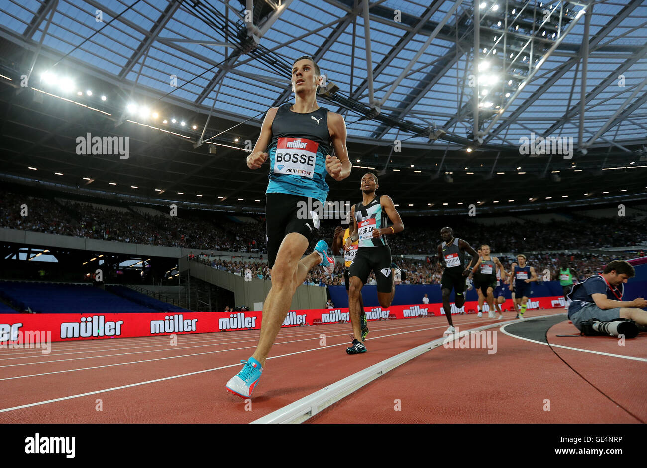 Pierre-Ambroise Bosse en France dans le 800m au cours de la première journée des Jeux d'anniversaire de Muller au stade olympique, Parc olympique de la Reine Elizabeth, Londres. Date de la photo : vendredi 22 juillet 2016. Voir PA Story ATHLETICS London. Le crédit photo devrait se lire comme suit : David Davies/PA Wire. Banque D'Images