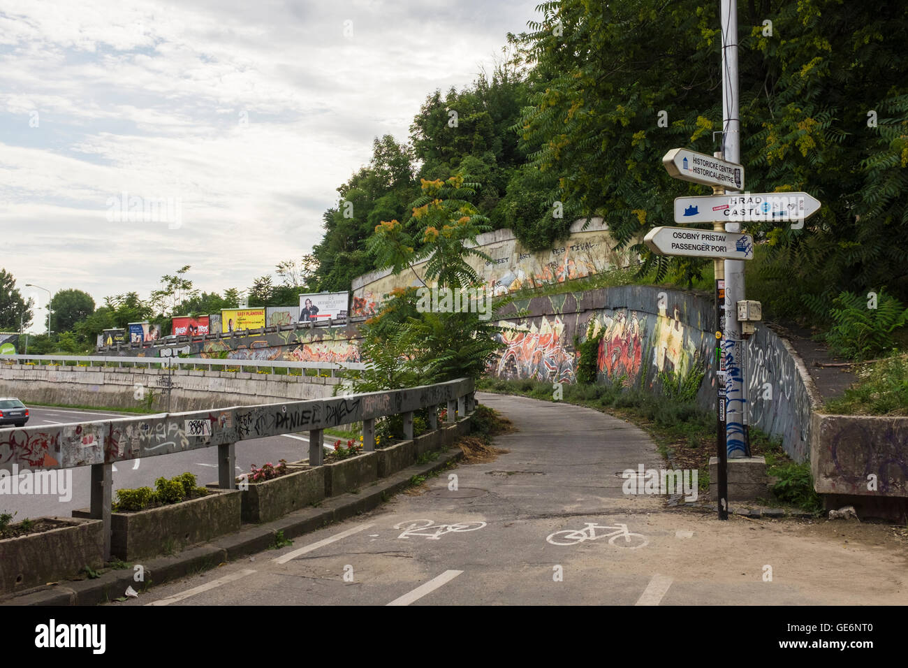 Bratislava, les rues en pont SNP Banque D'Images